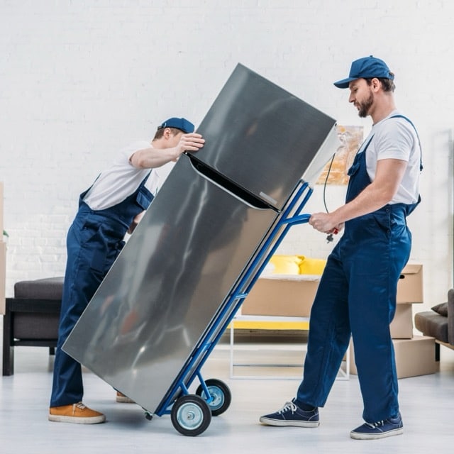 Das Bild zeigt den Transport von schwerem Umzugsgut.